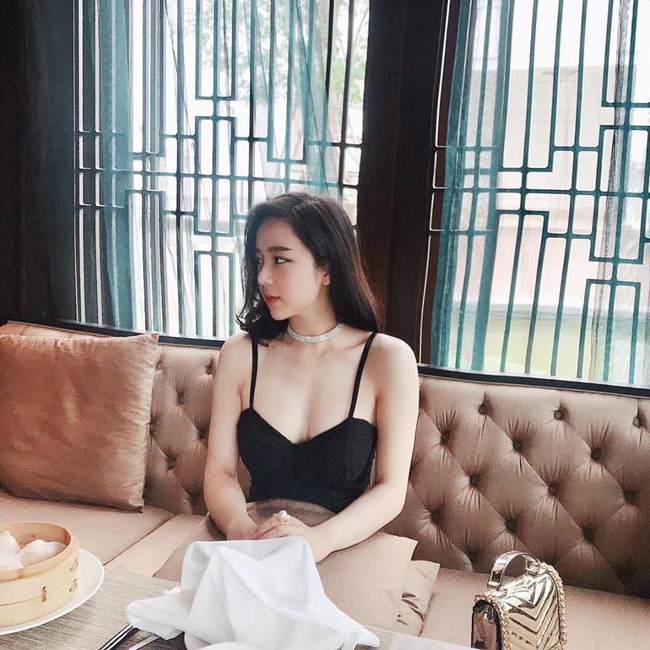 Những lần đăng ảnh khiến fan sốt xình xịch của hot girl ngủ gật